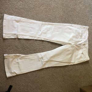 White Levi’s jeans